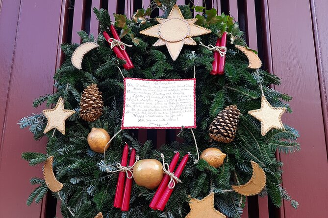 1 Hour Christmastide Walking Tour in Virginia Past and Present - A photo opportunity at the Roscow Cole House