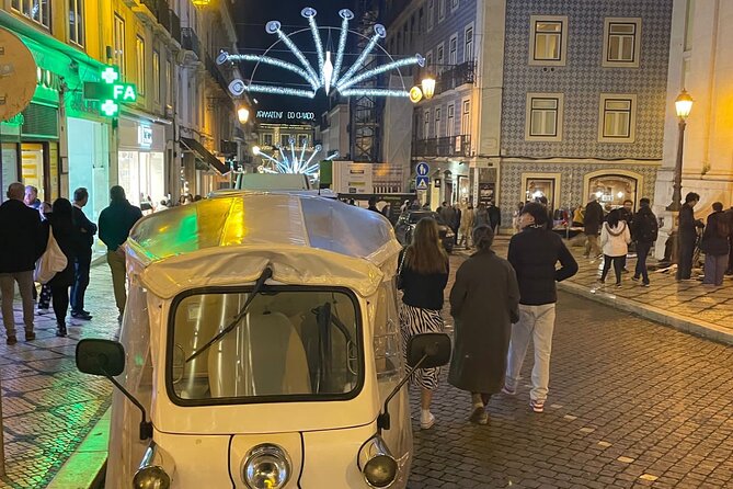 2-Hour Private Christmas Lights Tour in Lisbon Free Pick-up - Municipal Square and a dose of Portuguese politics