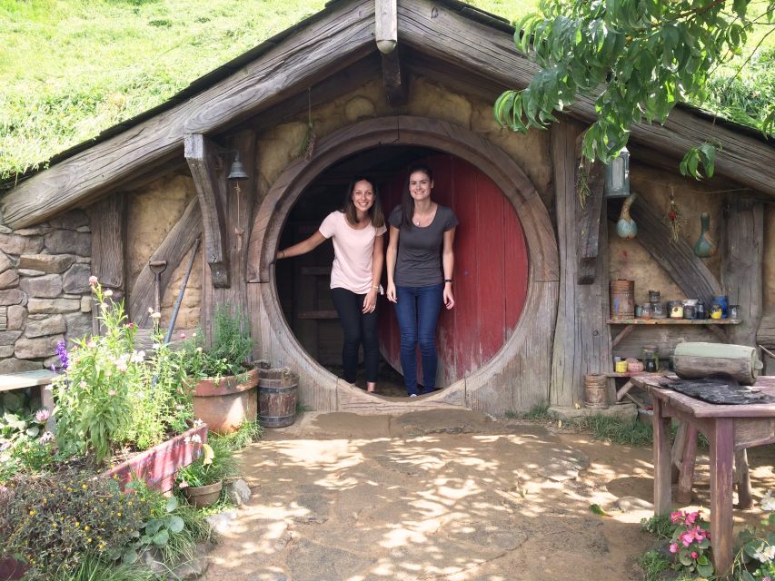 Auckland: Hobbiton Movie Set Day Trip with Festive Lunch - How much value do you get for $182?