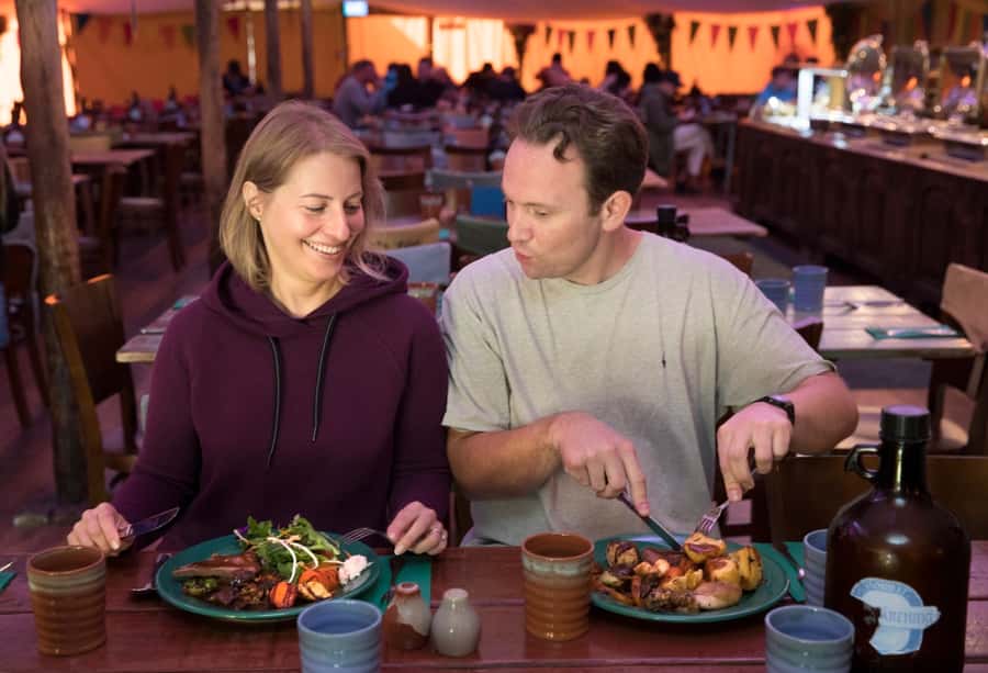 Auckland: Hobbiton Movie Set Day Trip with Festive Lunch - Meeting at Sky City and heading south