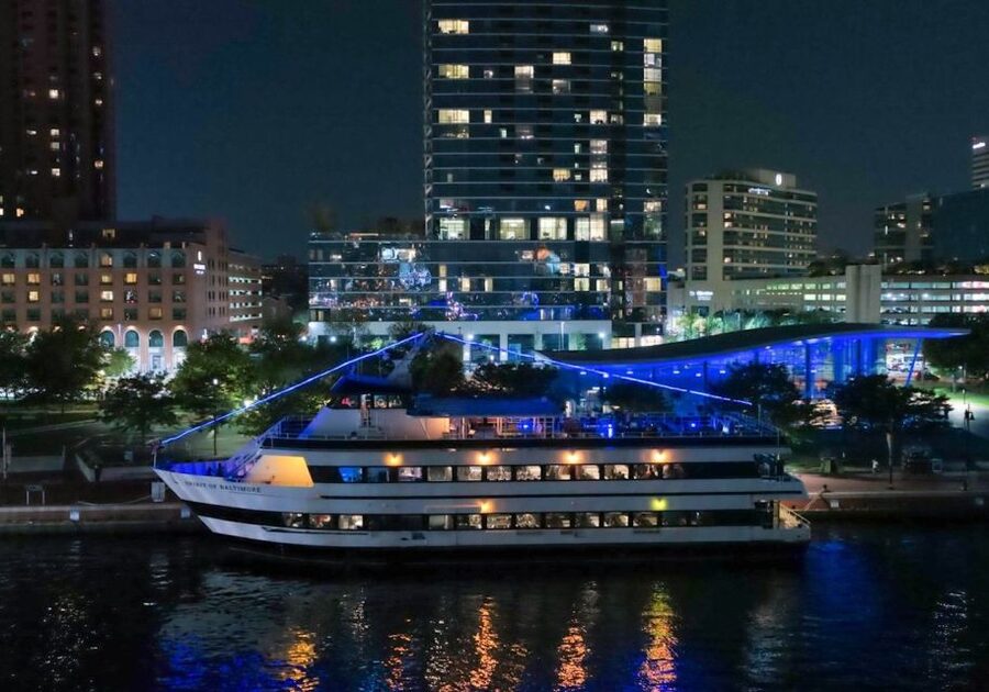 Baltimore: Christmas Eve Gourmet Brunch or Dinner Cruise - Who will enjoy this most?