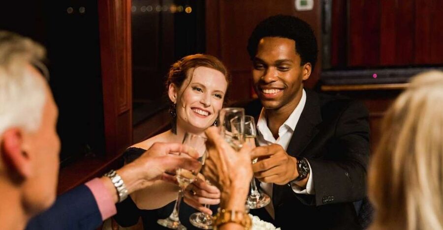 Baltimore: Christmas Eve Gourmet Brunch or Dinner Cruise - Brunch or dinner: choosing the right cruise