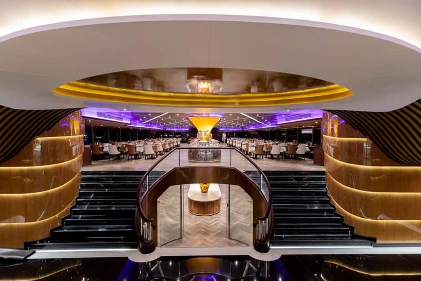 Bangkok: Celebrate New Year Opulence Dinner Cruise - Bangkok temples after dark