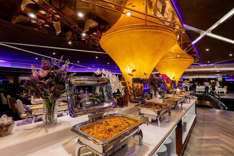 Bangkok: Celebrate New Year Opulence Dinner Cruise - Fireworks from the rooftop