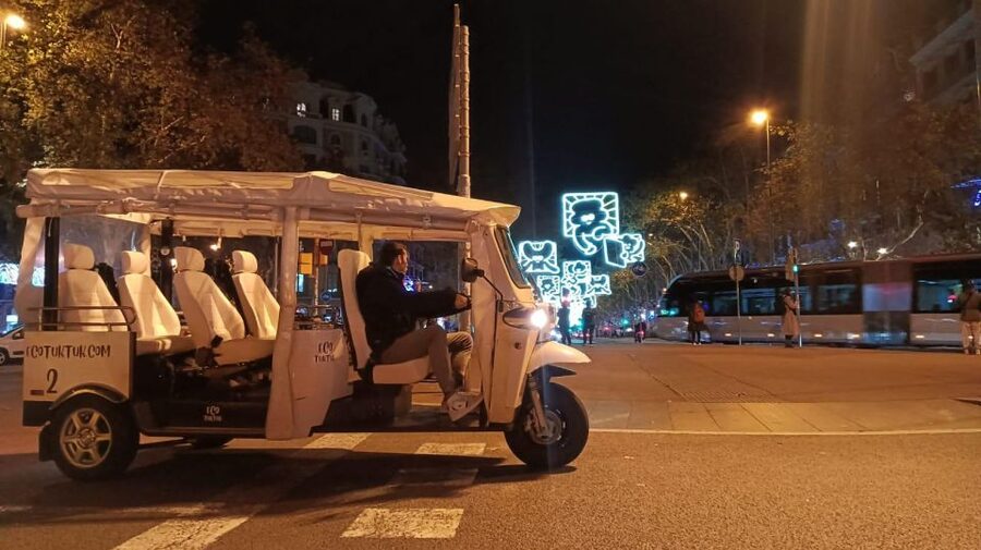 Barcelona: Private Christmas Lights Tour by Eco Tuk Tuk - Who will enjoy this Christmas ride most?