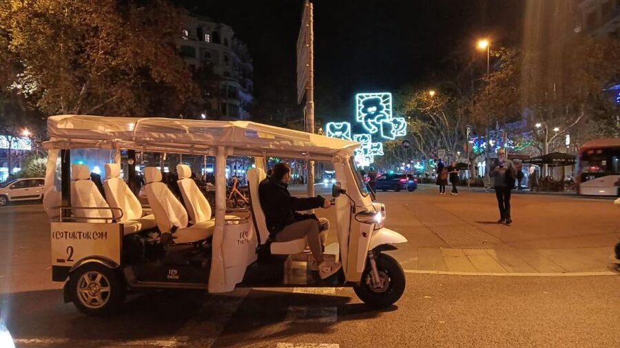 Barcelona: Private Christmas Lights Tour by Eco Tuk Tuk - Is $47 per person a fair price?