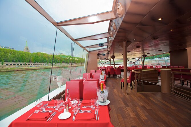 Bateaux Mouches Christmas Special Lunch Cruise in Paris - A Christmas afternoon on the Seine