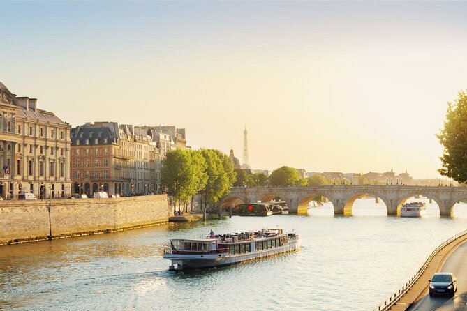 Bateaux Mouches New Year's Eve Special Dinner Cruise in Paris - Key points to know before booking