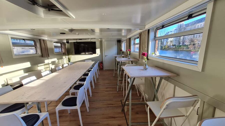 Berlin: Winter Spree Cruise with Mulled Wine and Christmas Stollen - Key points to know before boarding