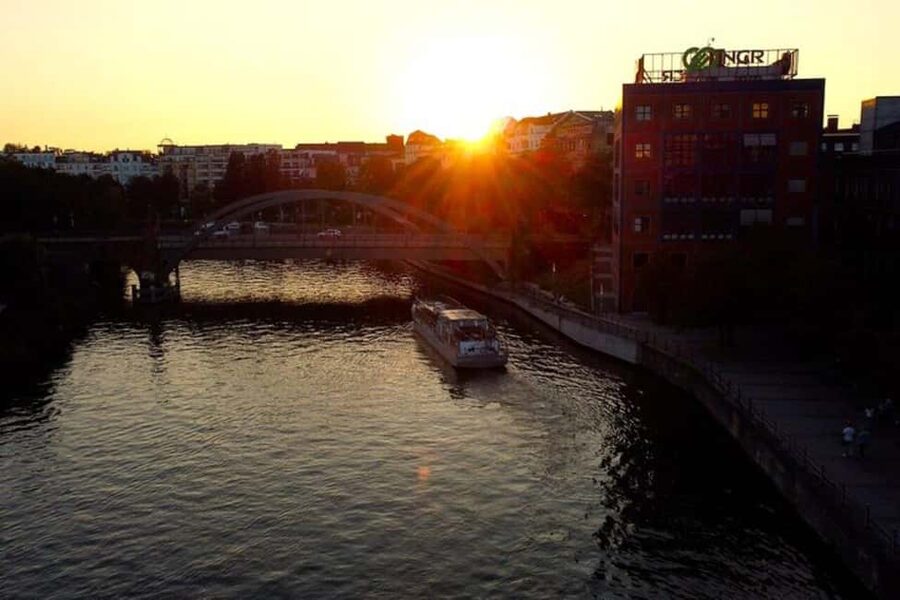 Berlin: Winter Spree Cruise with Mulled Wine and Christmas Stollen - Choosing between the salon, deck, and wheelhouse