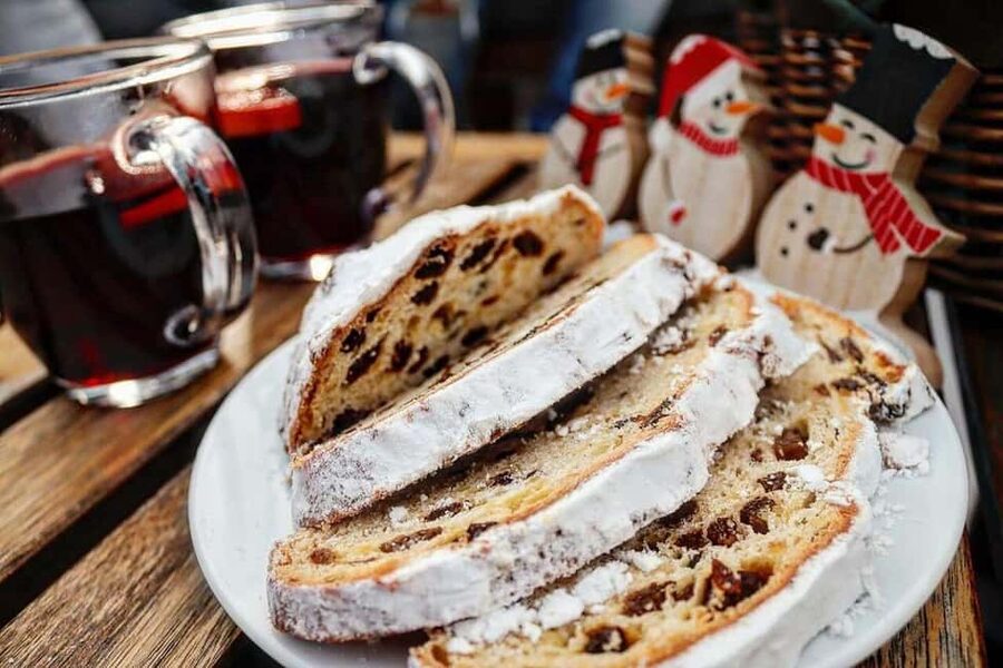 Berlin: Winter Spree Cruise with Mulled Wine and Christmas Stollen - Finding the right boat beside the Spree