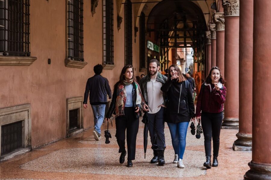 Bologna: 2-Hour Private Local's Christmas - The first half hour: getting your bearings in Bologna