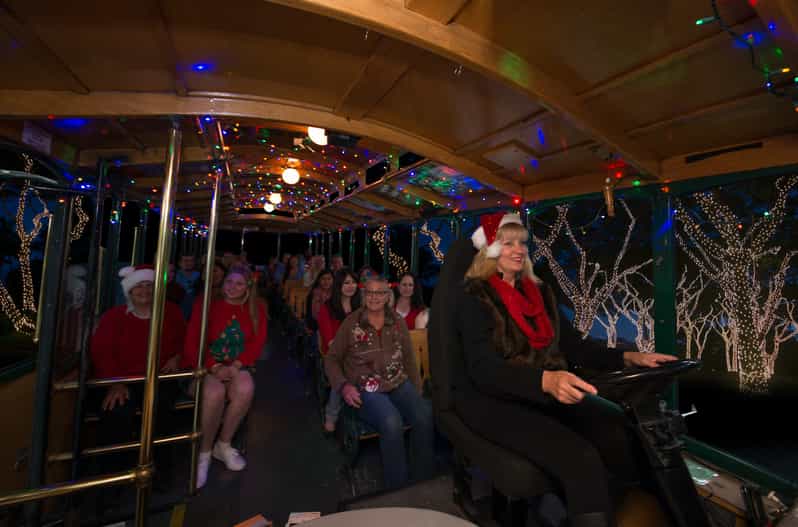 Boston: Holiday Sights and Festive Nights Trolley Tour - Beacon Hill and candlelit Charles Street