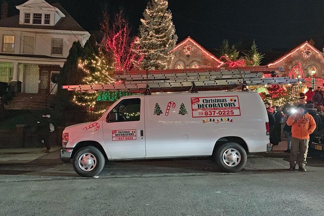 Brooklyn Christmas Lights Walking Tour at Dyker Heights - What the 90-minute format gives you