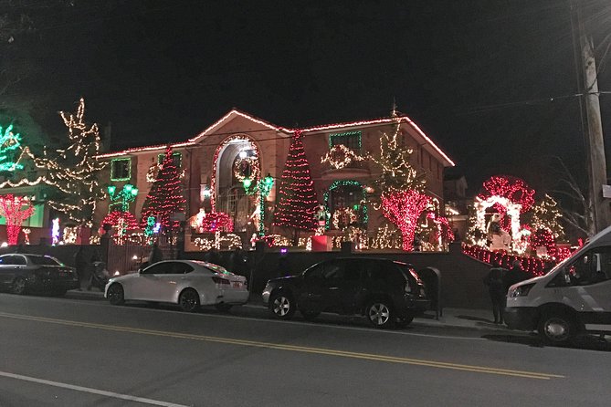 Brooklyn Christmas Lights Walking Tour at Dyker Heights - Is the guide worth paying for?
