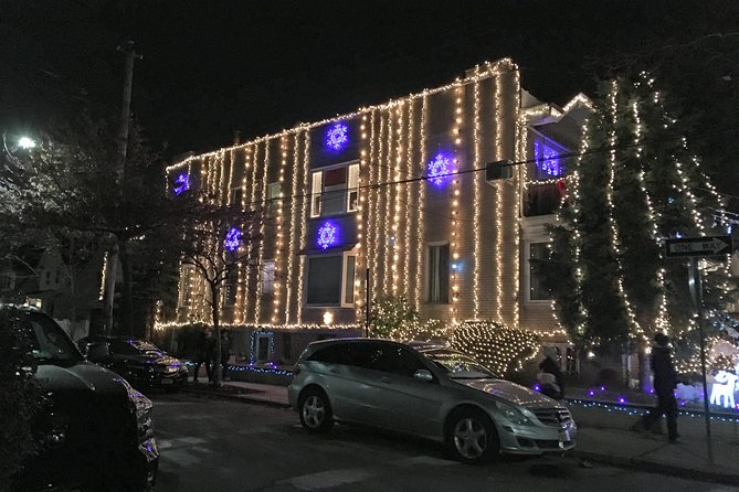 Brooklyn Christmas Lights Walking Tour at Dyker Heights - What makes the experience authentic