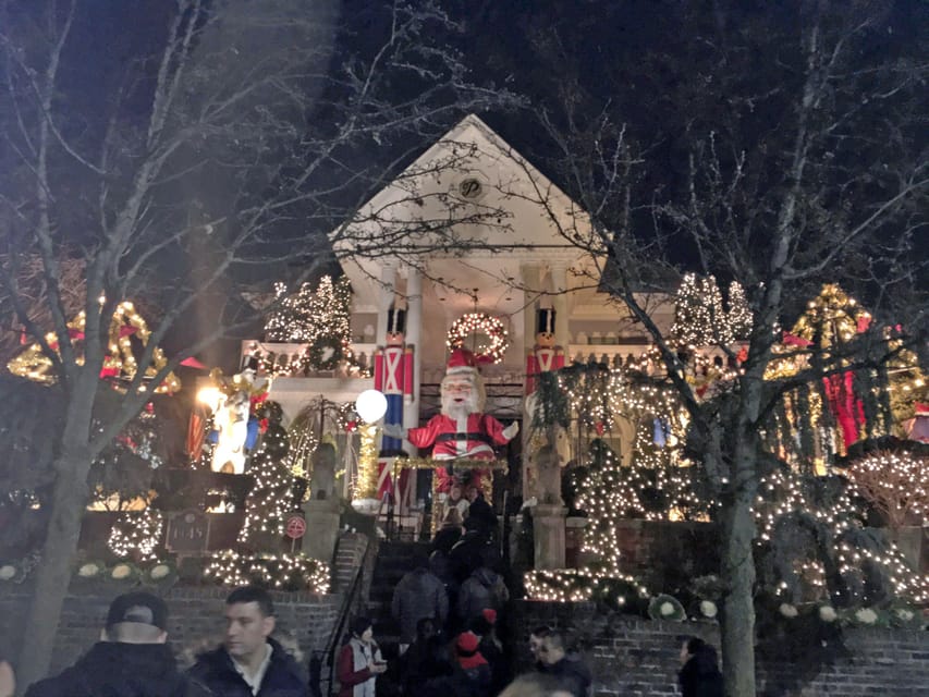 Brooklyn: Dyker Heights Christmas Walking Tour - The 15-Minute Walk to the Main Displays