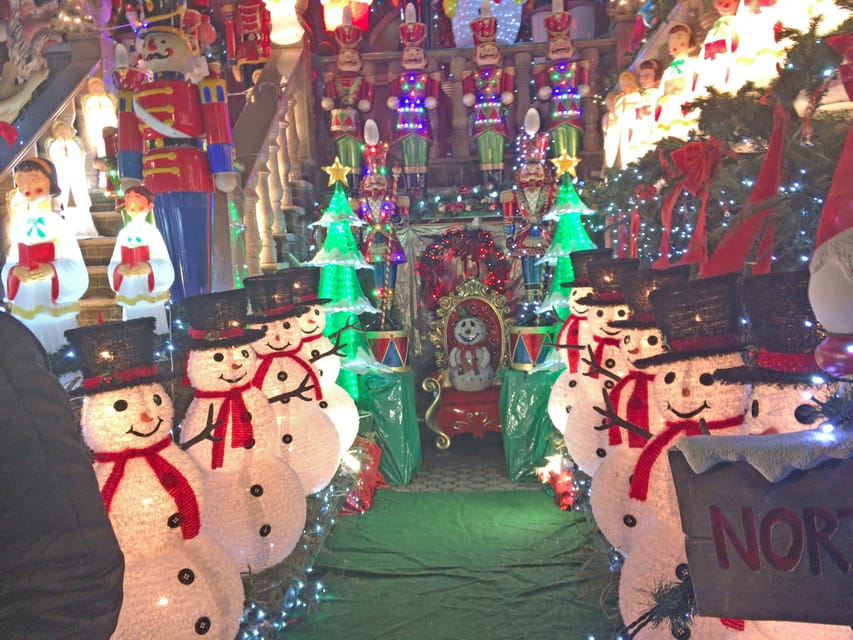 Brooklyn: Dyker Heights Christmas Walking Tour - Starting at Gigi’s Bakery on 4th Avenue