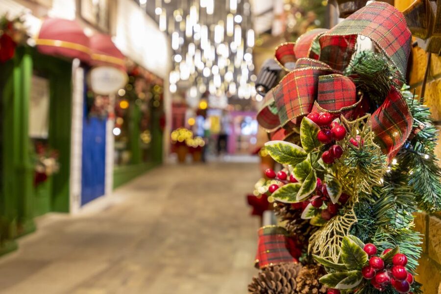 Brussels: Christmas Market Magic Walking Tour with a Local - Seasonal food, a hot drink, and one small treat