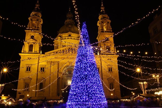 Budapest Christmas Market Tour with Basilica visit & Chimney cake - Why this tour works well in Budapest after dark