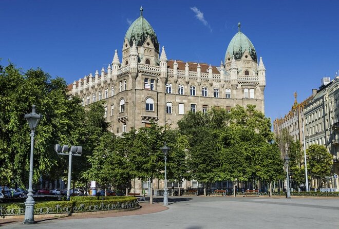 Budapest Christmas Walking Tour & Entry to St Stephen's Basilica - Key points to know before booking