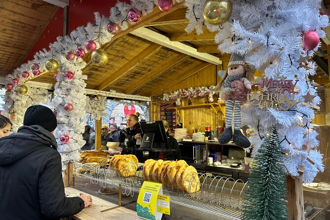 Budapest Wonderland - A Christmas Market Tour with Chimney Cake & Mulled Wine - How the small group changes the experience