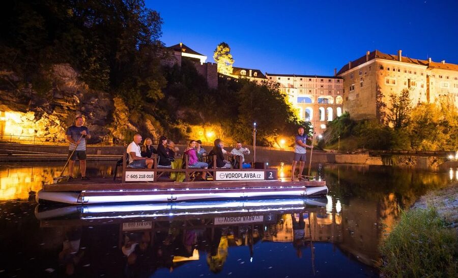 Český Krumlov: Advent Wooden Raft River Cruise - The drink stop and what it adds