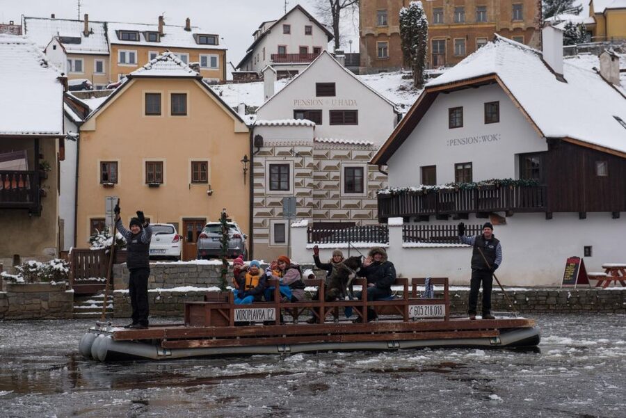 Český Krumlov: Advent Wooden Raft River Cruise - How the $19 price compares with the experience