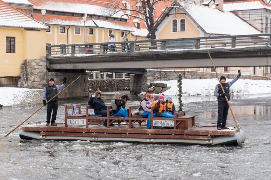 Český Krumlov: Advent Wooden Raft River Cruise - Who will enjoy this raft cruise most