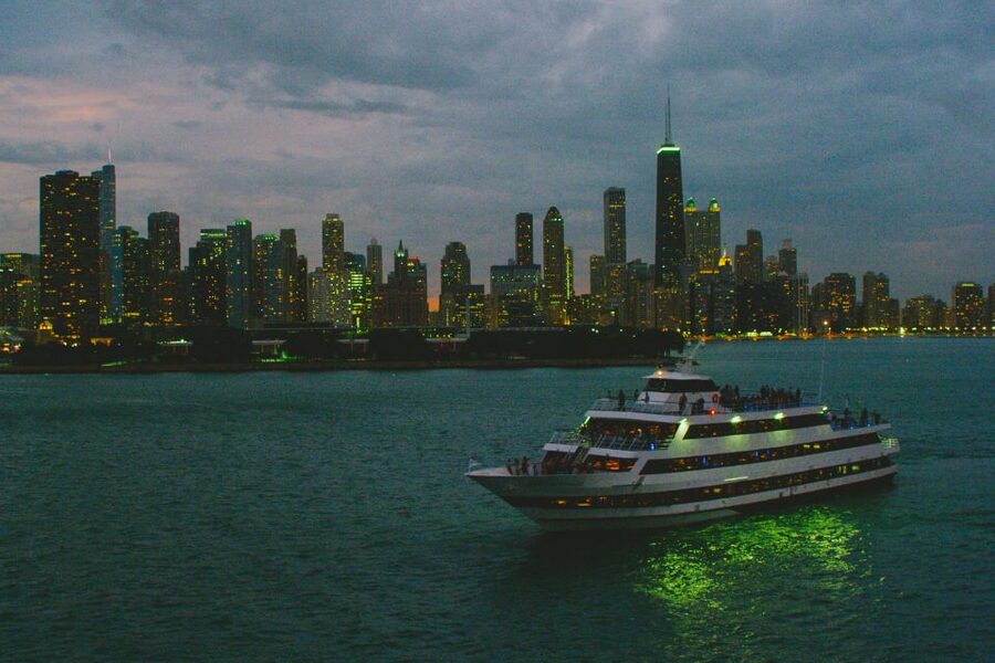 Chicago: Christmas Eve Lake Michigan Gourmet Dinner Cruise - Key points before you book