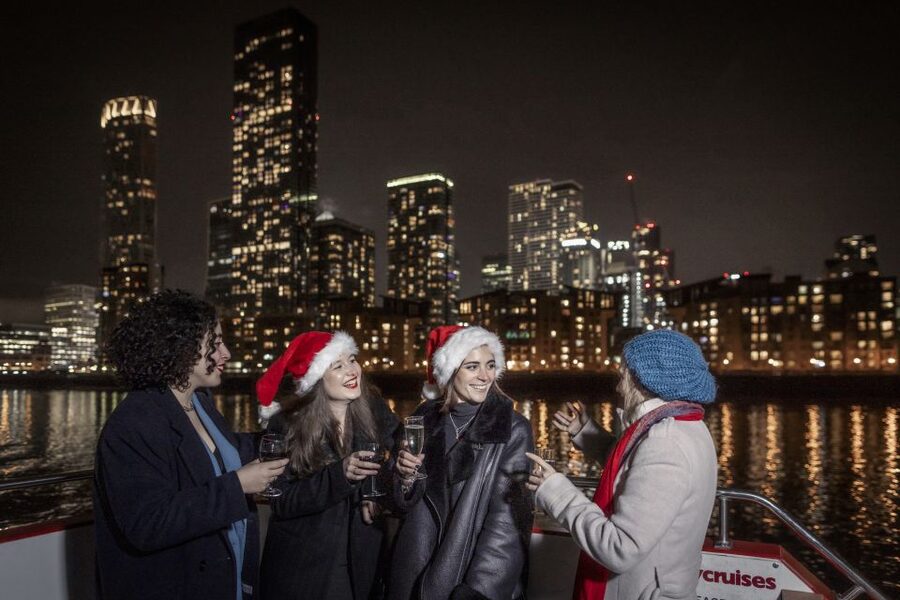 Chicago: Christmas Eve Lake Michigan Gourmet Dinner Cruise - Dinner choices: comfort food with a few lighter options