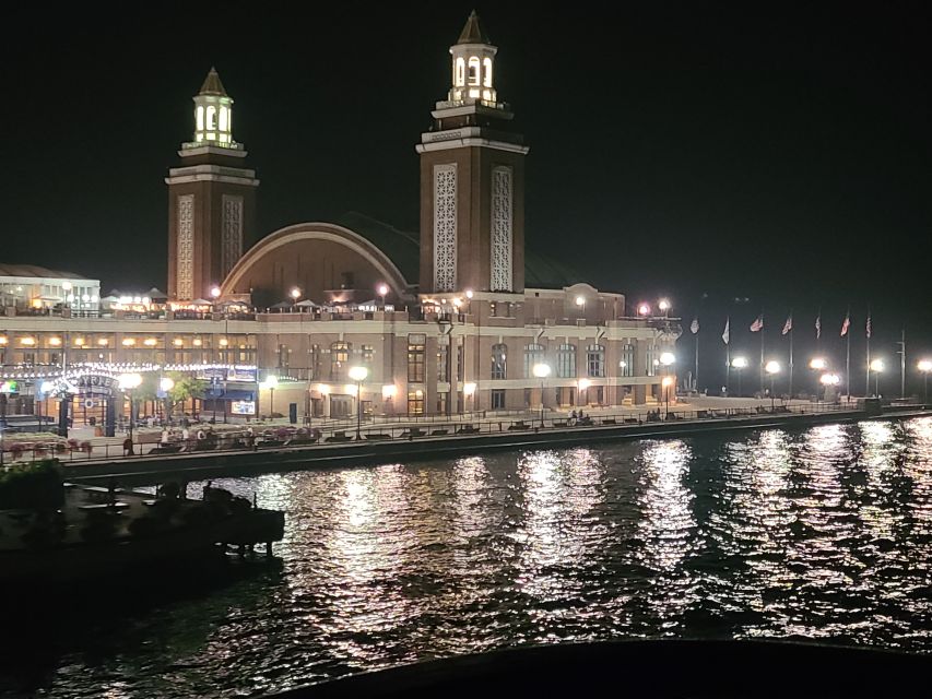 Chicago: Christmas Eve Lake Michigan Gourmet Dinner Cruise - Who should book this Christmas Eve cruise