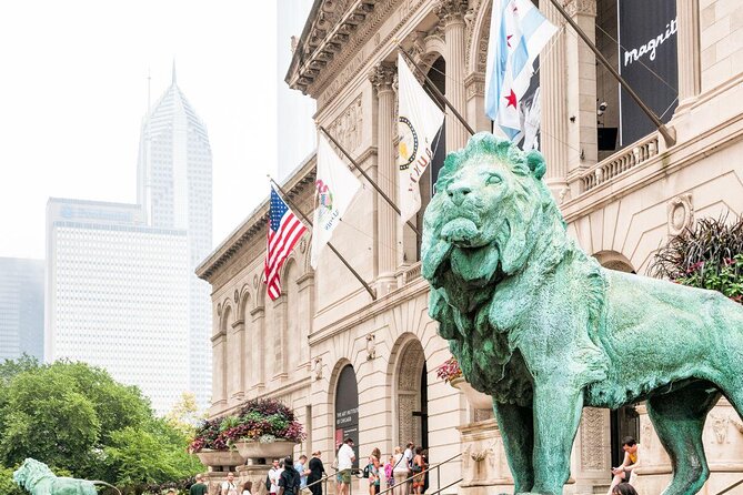 Chicago-Style Holiday Hike: Festive Food and Walking Tour - Key points at a glance