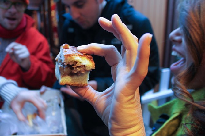 Chicago-Style Holiday Hike: Festive Food and Walking Tour - Christkindlmarket and the taste of Christmas