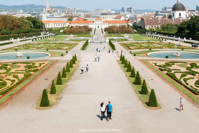 Christmas at Belvedere: 3hr Private Tour of Upper Palace & Market - What the guided art experience feels like