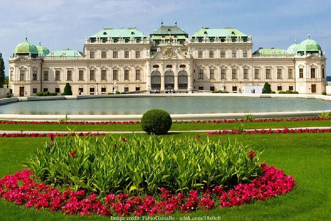 Christmas at Belvedere: 3hr Private Tour of Upper Palace & Market - Finishing at the Belvedere Christmas Market