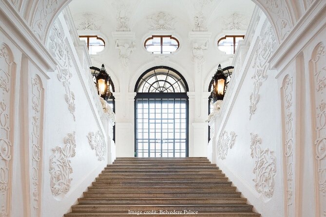 Christmas at Belvedere: 3hr Private Tour of Upper Palace & Market - Timing, meeting point, and physical effort