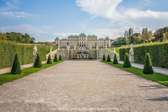 Christmas at Belvedere: 3hr Private Tour of Upper Palace & Market - Who should book this Belvedere experience?