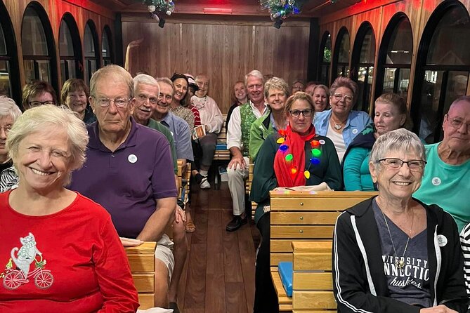 Christmas Carol Trolley Holiday Music & Lights Tour in Sarasota - The performers are the main attraction