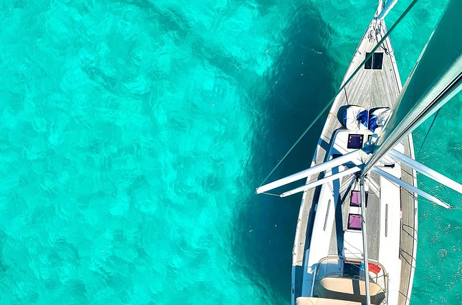 Christmas Cove and Pizza Pi Happy Hour Sail Tour - Pizza Pi brings the unusual food stop