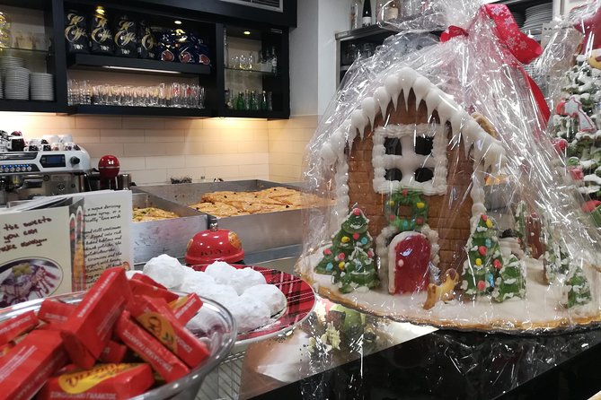 Christmas food and walking tour in Athens - Loukoumades at Agia Irini Church