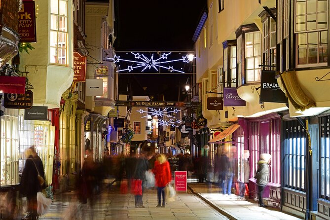 Christmas Guided Walking Tour in York - Lights, shopping, and medieval Christmas customs