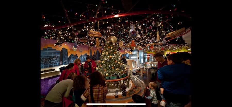 Christmas in New York: Iconic Holiday Lights Tour - Rockefeller Center provides the big finish