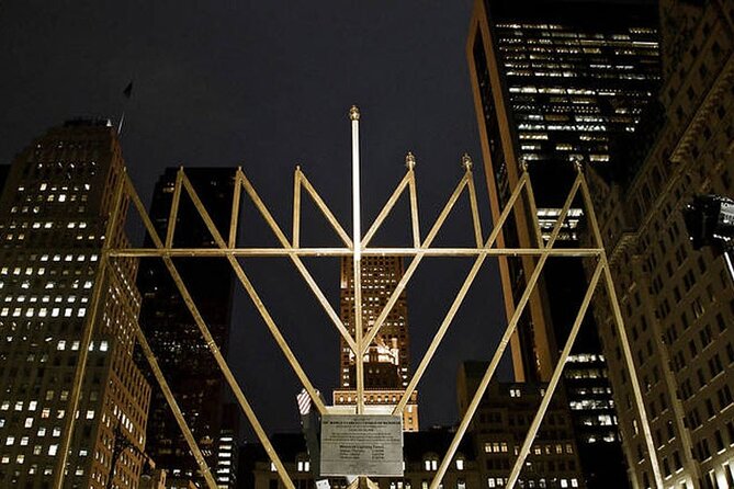 Christmas in New York: Private Holiday History Tour - Fifth Avenue windows and seasonal displays
