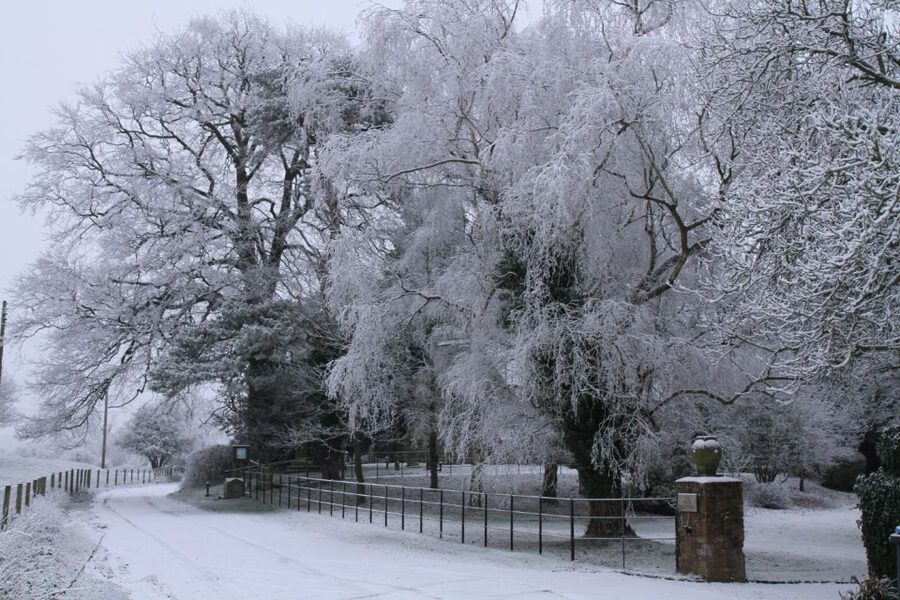 Christmas in Oxford, the Cotswolds and Stratford with Lunch - Leaving London from Victoria