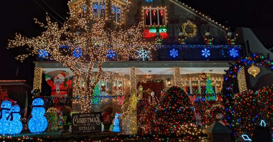 Christmas Light Night tour - Entering Dyker Heights and Bay Ridge after dark