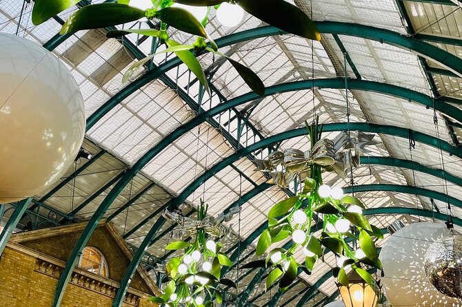 Christmas Lights and Markets Guided Walking Tour with Mulled Wine - Stories that make the lights mean more