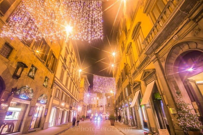 Christmas Lights Private Photo Tour in Florence - Ponte Vecchio after sunset