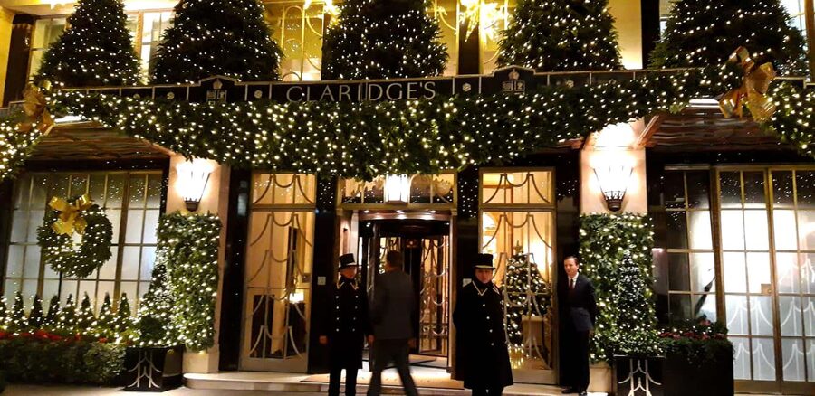 Christmas Lights Taxi Tour with Hotel Pickup - Carnaby Street and Marylebones smaller-scale charm