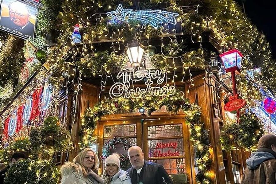 Christmas Lights Taxi Tour with Hotel Pickup - Covent Garden, Leicester Square, and South Bank